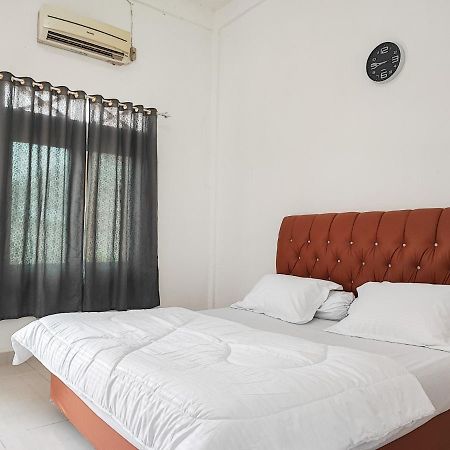 Adela Homestay Syariah Near Universitas Muhammadiyah Jambi Mitra Reddoorz Esterno foto