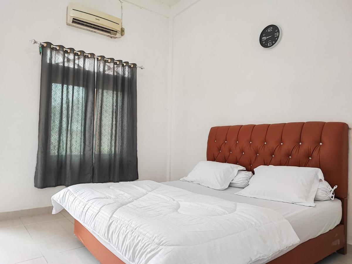 Adela Homestay Syariah Near Universitas Muhammadiyah Jambi Mitra Reddoorz Esterno foto